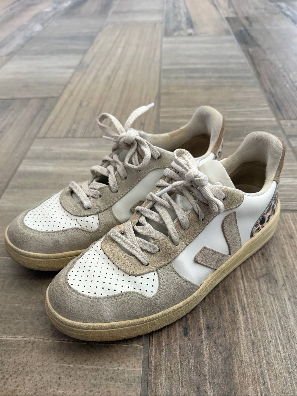 Madewell x Veja V-10 Sneakers in Animal Print Leather size 8 - Picture 2 of 10